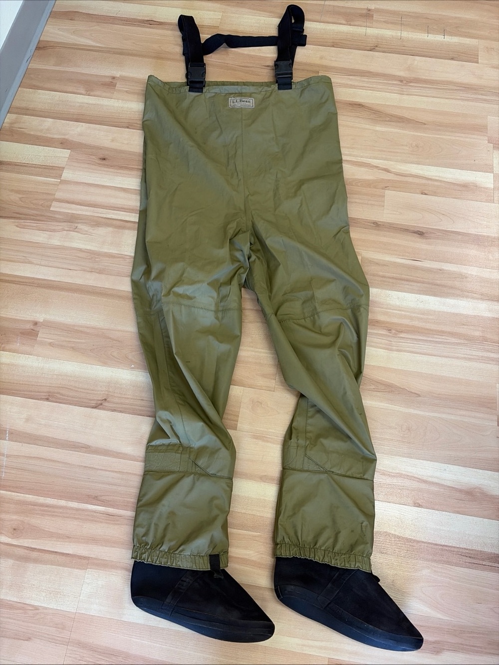 L.L. Bean Men's neoprene stocking boot waders (small) no leaks